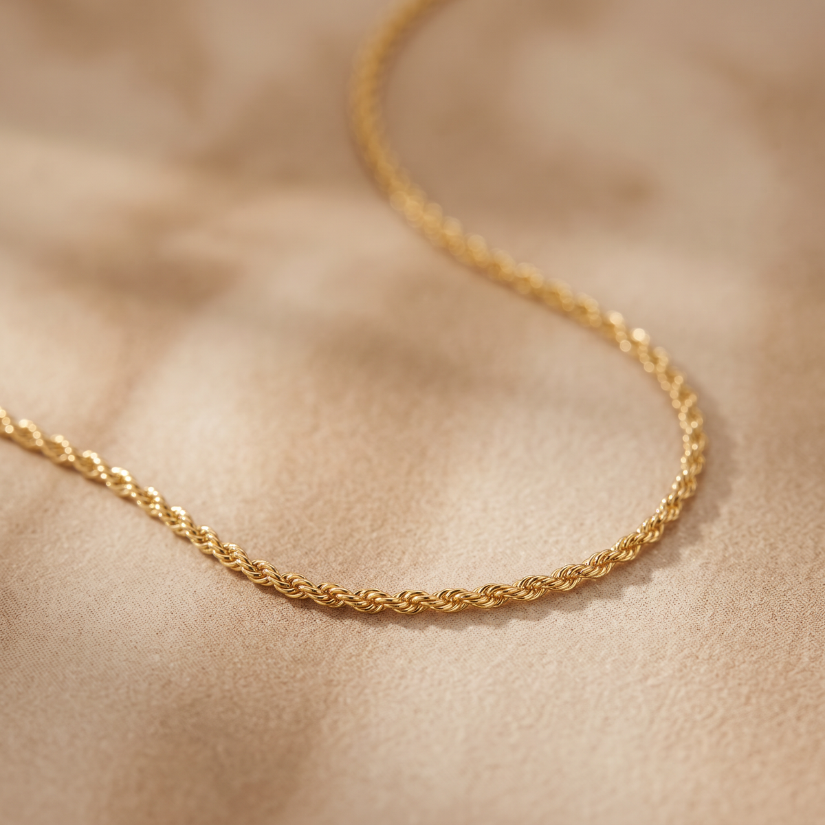 Cadena de Oro Laminado con Tejido Torsal Delgado Radiante mod.1563