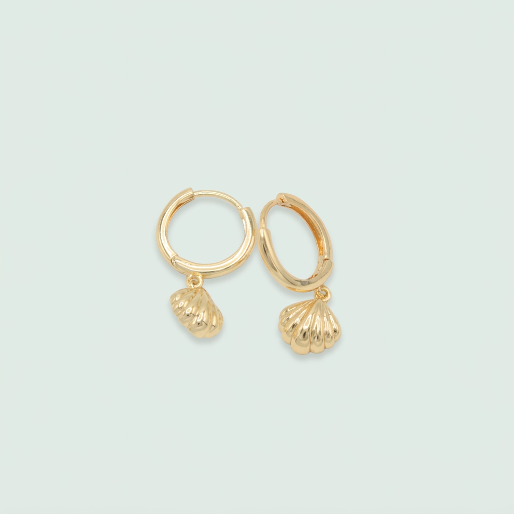 Arete de Grapa de Goldfilled con Diseño de Concha Colgante mod. 1249