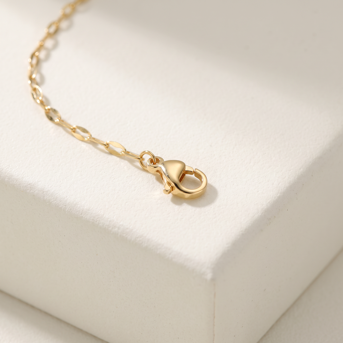 Gargantilla de Oro Laminado Flor de Corazones con Zirconia Giratorio mod.1570