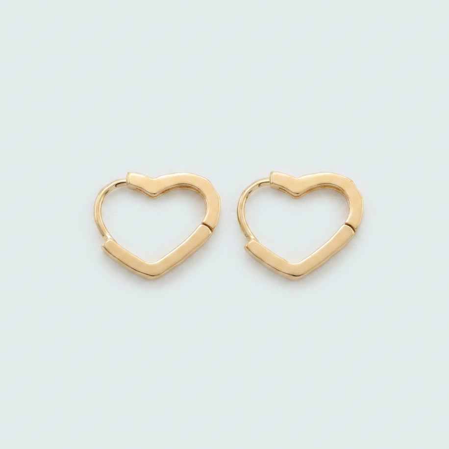 Arete de Grapa de Oro Laminado con Diseño de Corazón Facetado mod. 1251