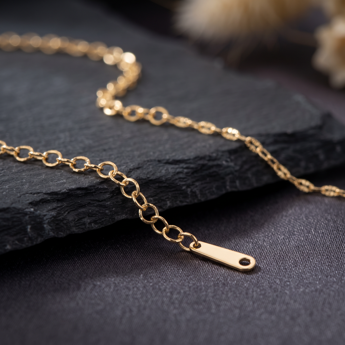 Gargantilla de Oro Laminado de Flor Encanto con Zirconia Giratorio mod.1569