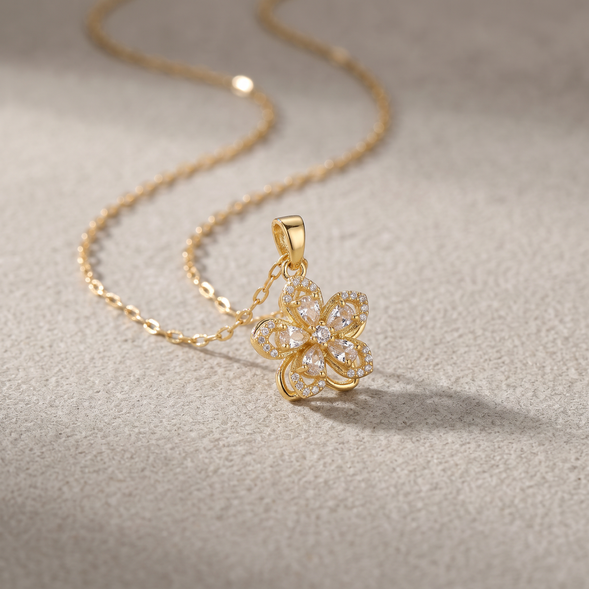 Gargantilla de Oro Laminado de Flor Encanto con Zirconia Giratorio mod.1569
