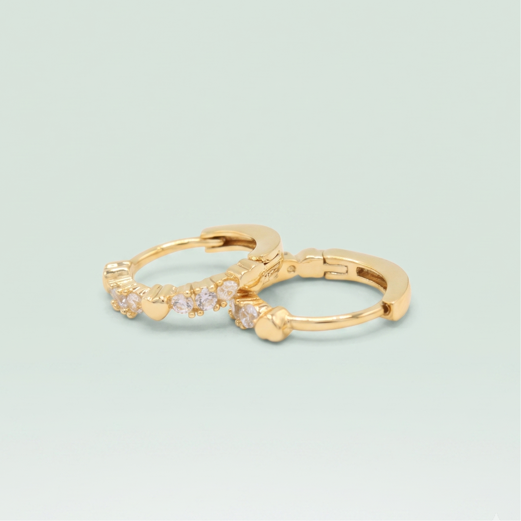 Grapa de Goldfilled con Diseño de Corazones y Zirconias Chico mod. 1388