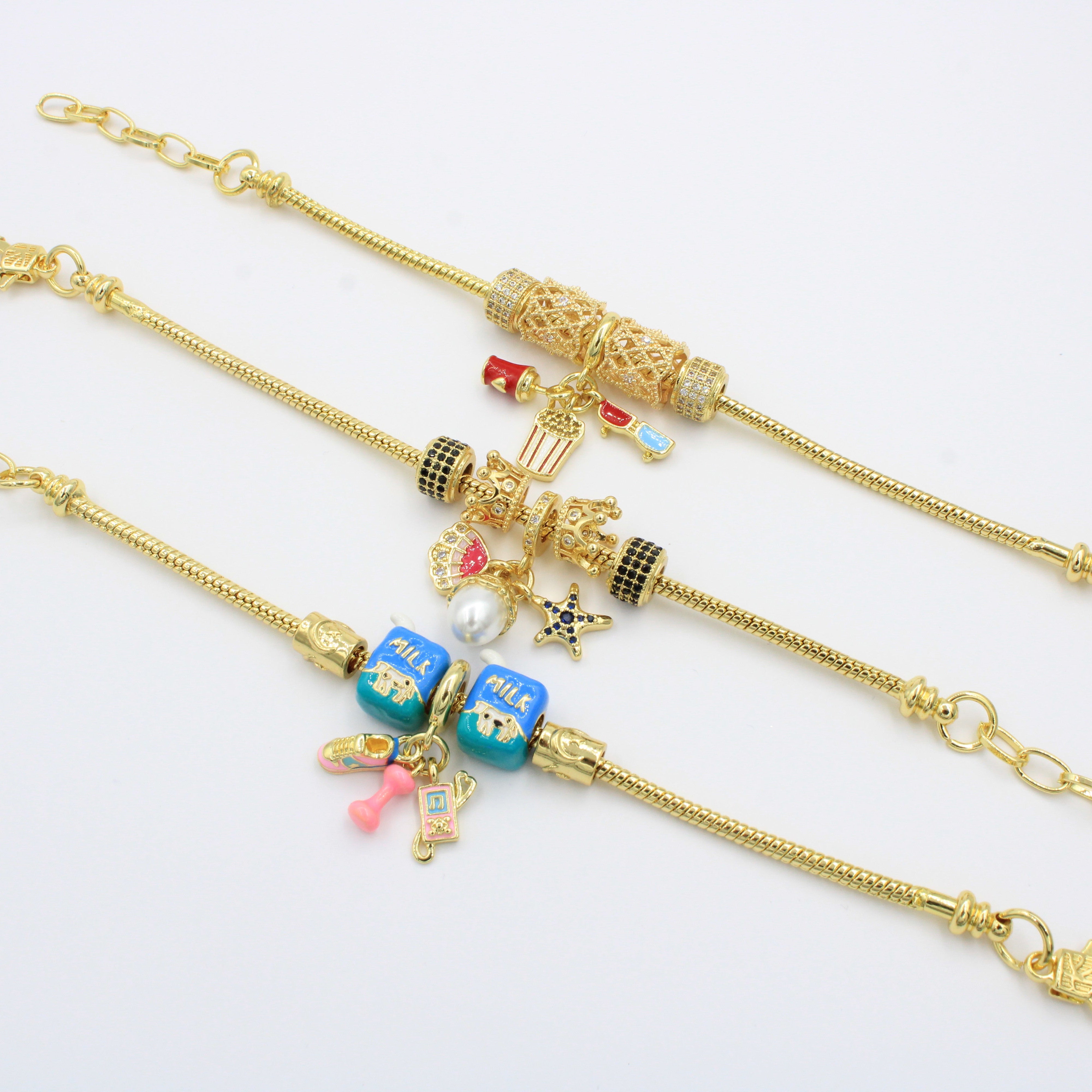 Paquete Pulseras 3pz con Dijes Fancy mod. 13012