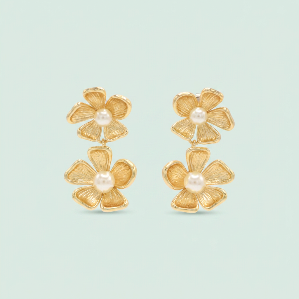 Arete de Oro Laminado con Diseño de Doble Flor Colgante Chico y Perla mod. 1413