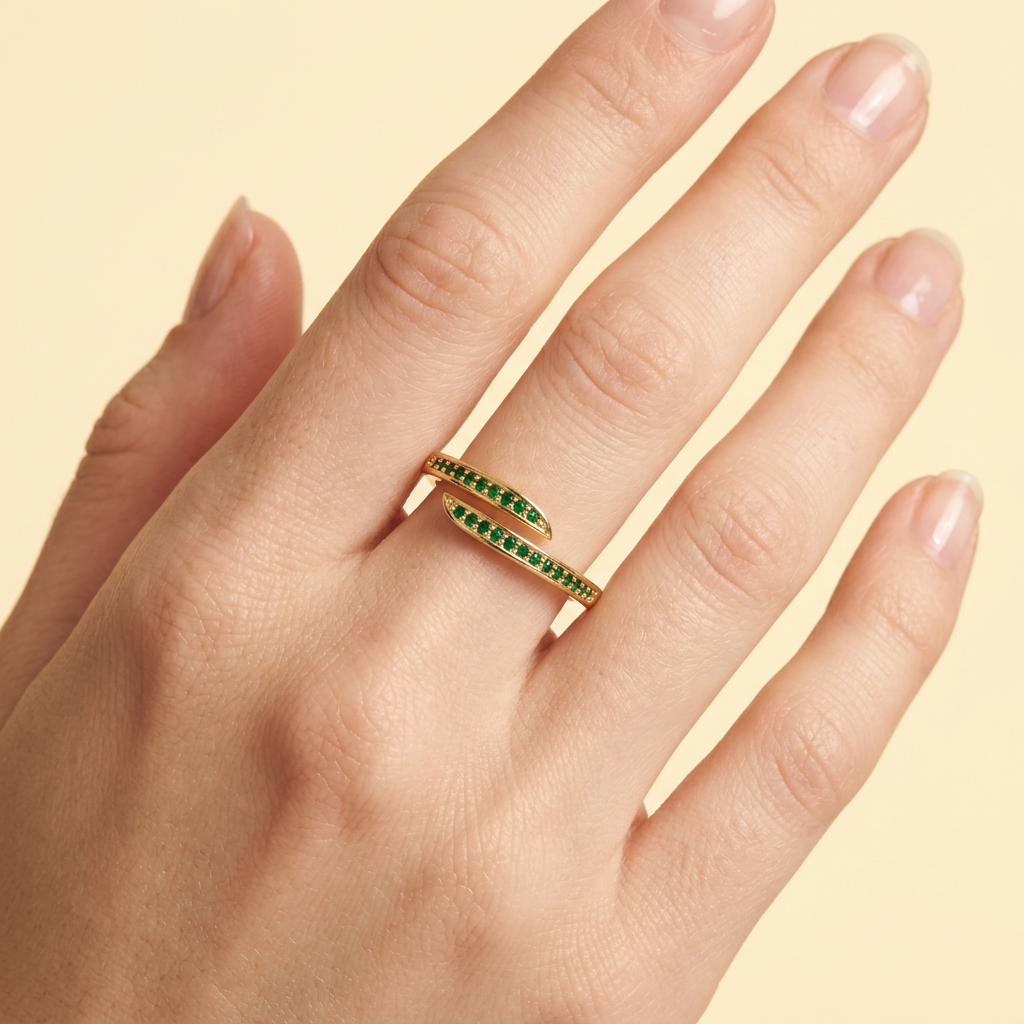 Anillo de Goldfilled con Diseño de Abierto Evolvente con Zirconia Verde mod. 1408