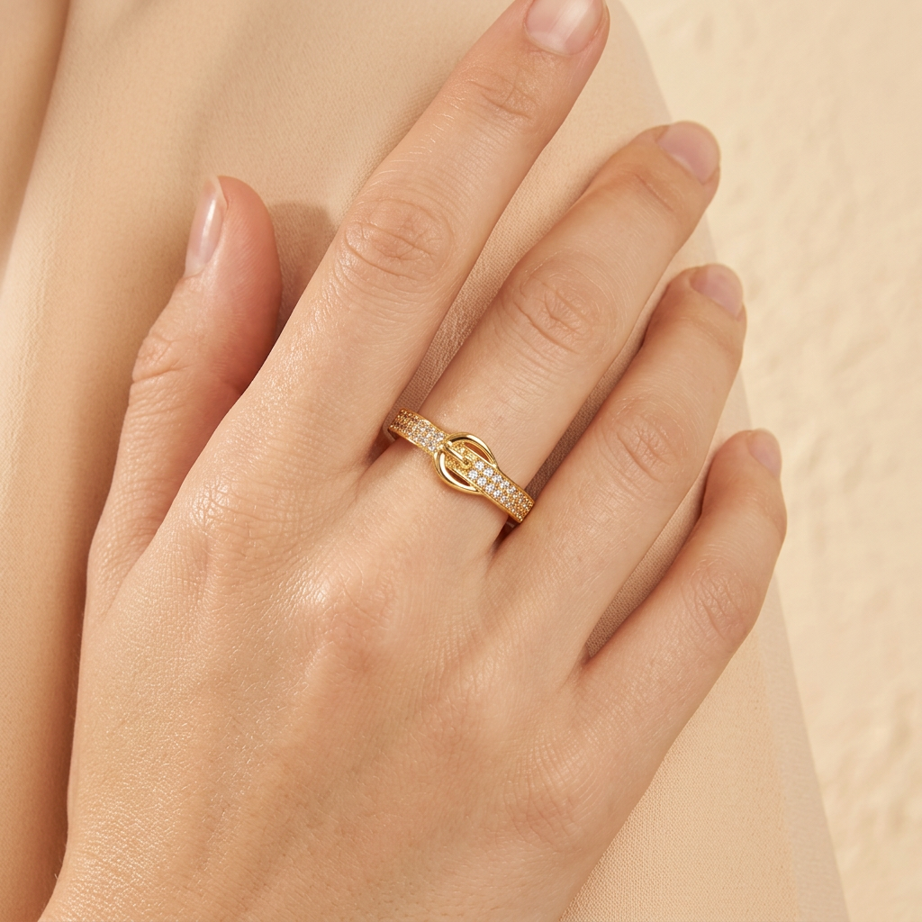 Anillo de Oro Laminado con Diseño de Cinturón y Zirconia mod. 1313