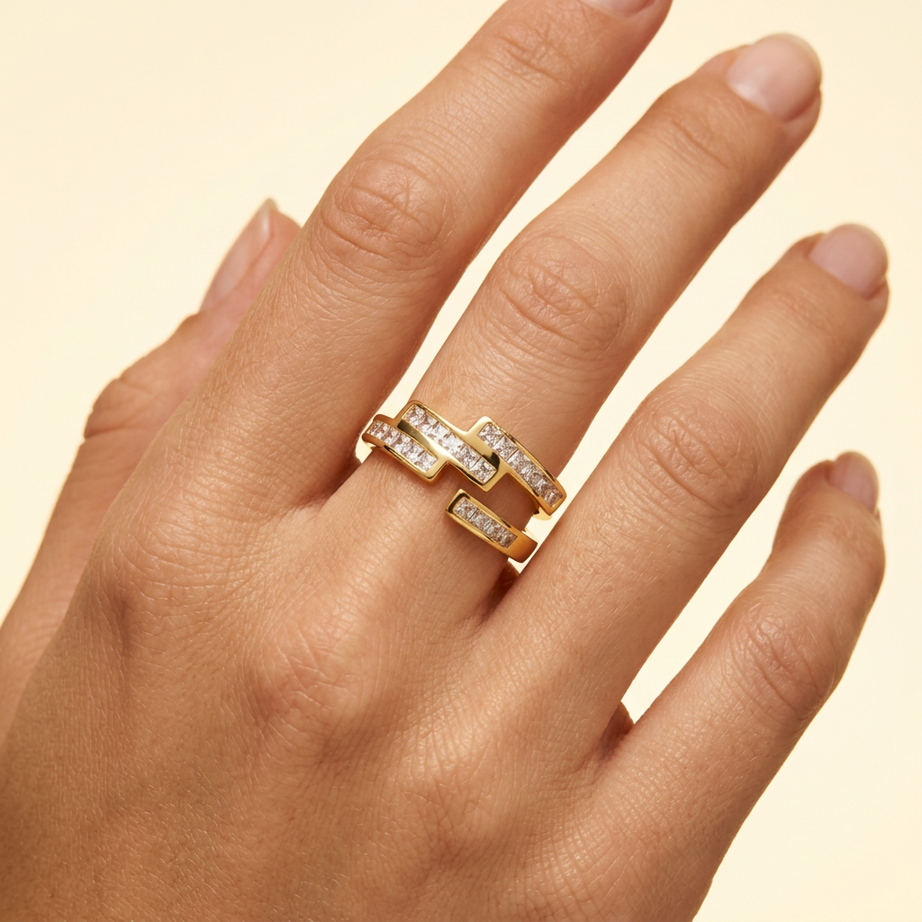 Anillo de Goldfilled con Diseño de Abierto Geometrico con Zirconia   mod. 1414