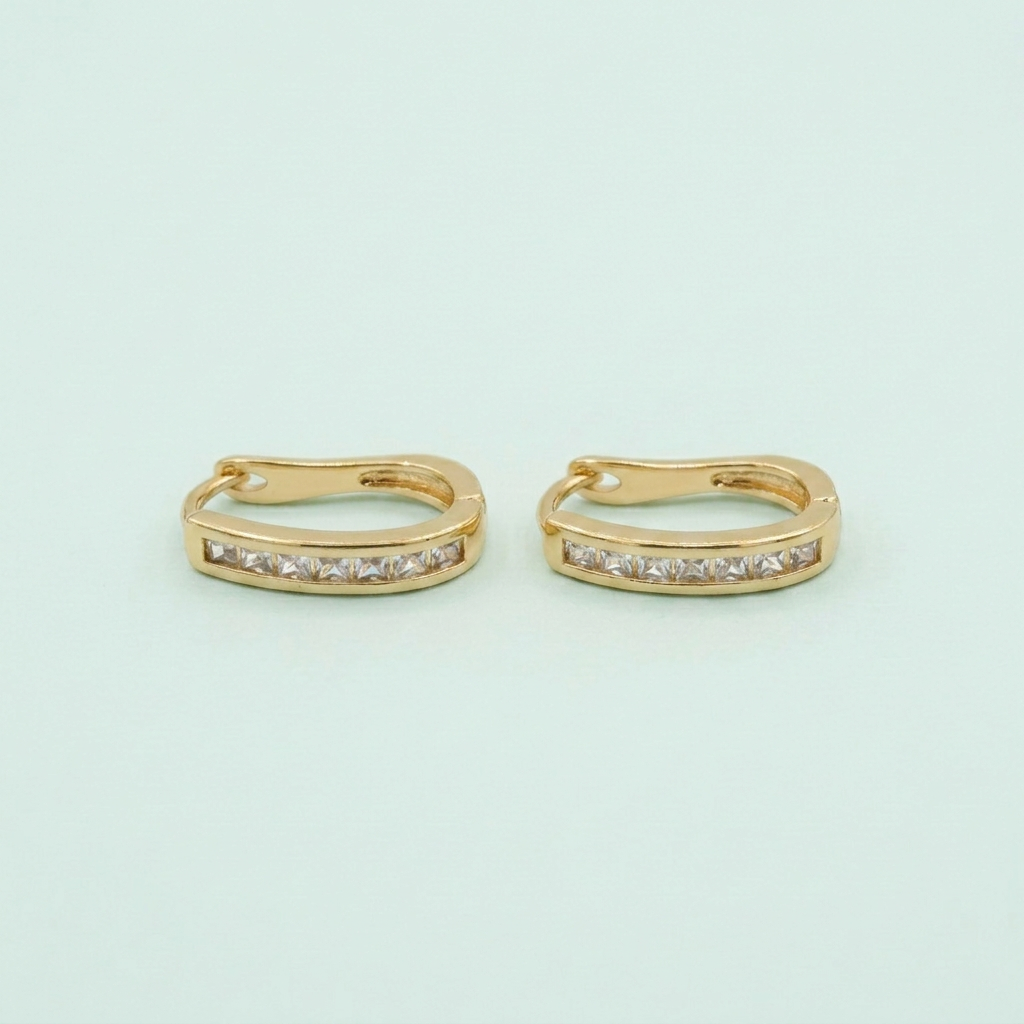 Huggie de Oro Laminado con Hilera de Zirconias mod. 10014