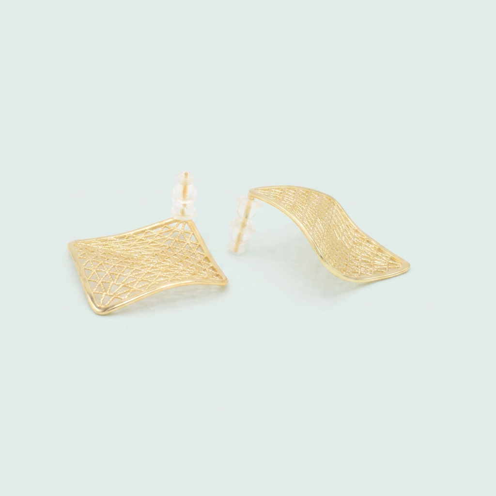 Arete de Goldfilled Cuadrado Grande con Diseño Calado mod. 1222