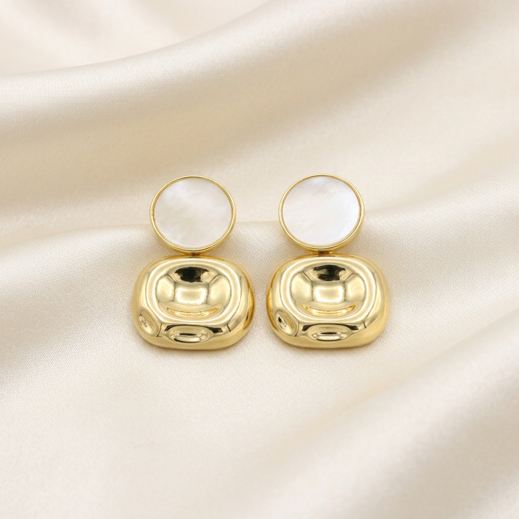 Arete de Goldfilled Elegante con Diseño Cuadrado y Acabado Nacar mod. 3111