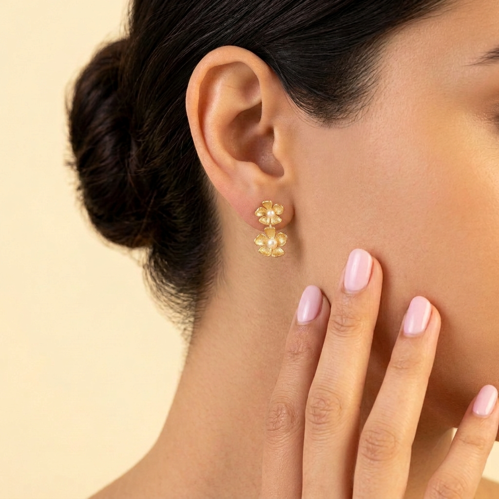 Arete de Oro Laminado con Diseño de Doble Flor Colgante Chico y Perla mod. 1413