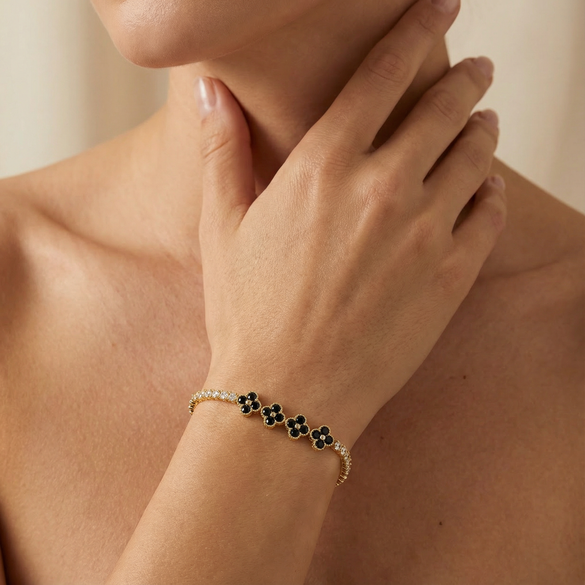 Paquete 3pz Pulsera Goldfilled Trébol Negro. mod. 13028