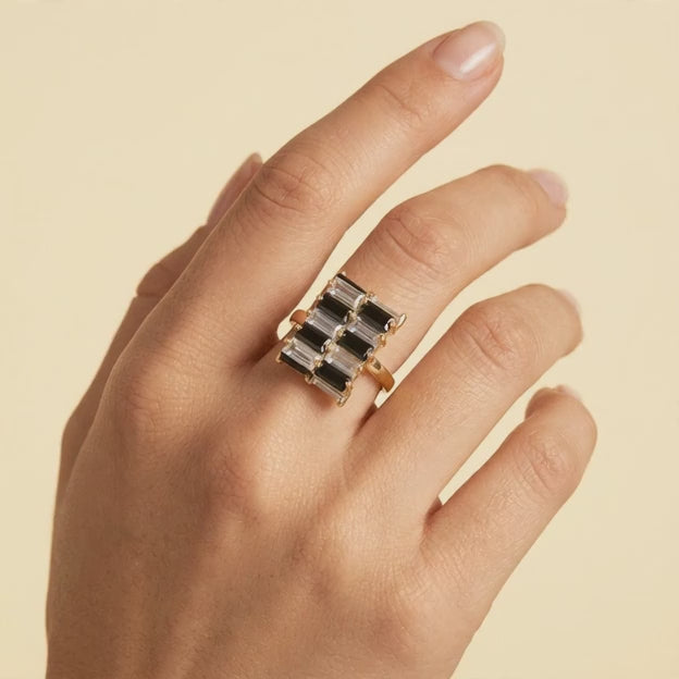 anillo de Goldfilleld con diseño de Cuadrado con Zirconia Blanca y Negra 1374