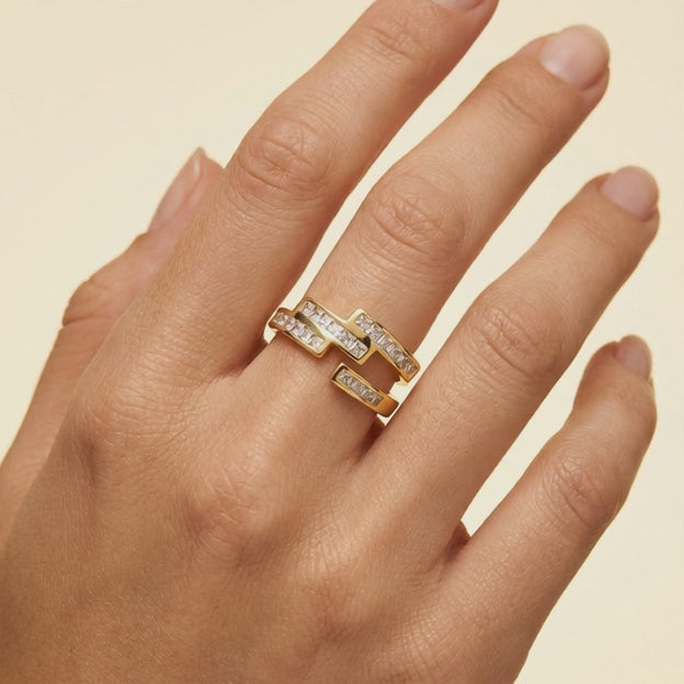 Anillo de Goldfilled con Diseño de Abierto Geometrico con Zirconia   mod. 1414