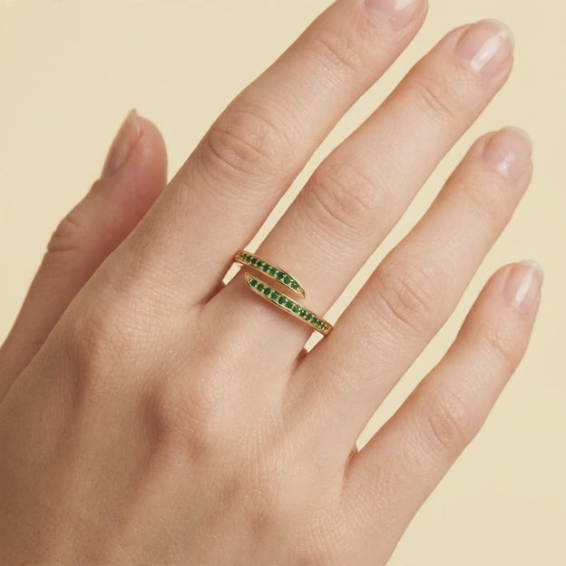 Anillo de Goldfilled con Diseño de Abierto Evolvente con Zirconia Verde mod. 1408