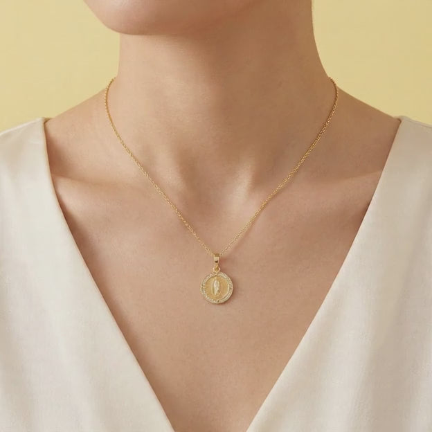 Medalla de Oro Laminado Circular de la Virgen de Guadalupe y Zirconia mod. 1436