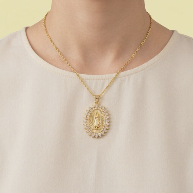 Medalla de Goldfilled Con Diseño de la Virgen de Guadalupe y Zirconia mod. 1280
