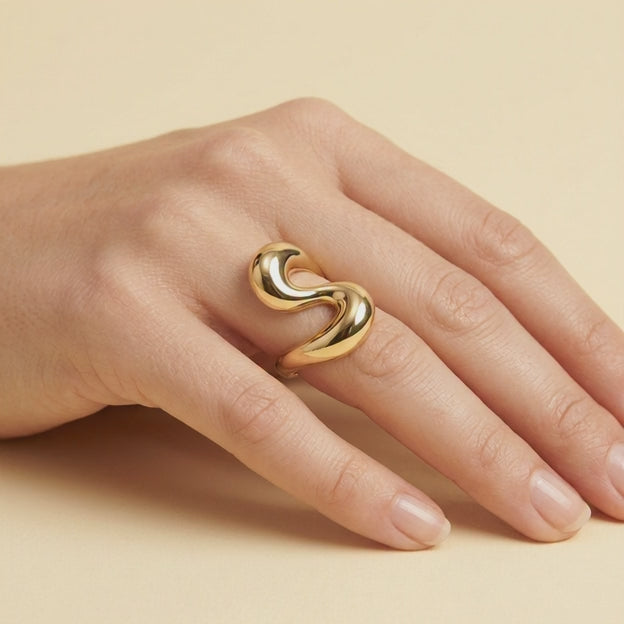 Anillo de Goldfilled con Diseño de S Liso y Grande mod. 1311